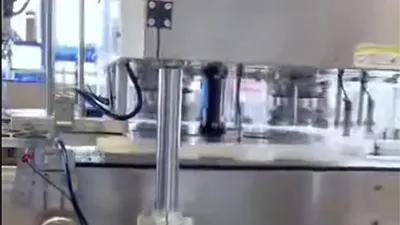 Llenado de comida enlatada