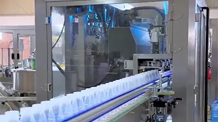 Llenado de agua mineral