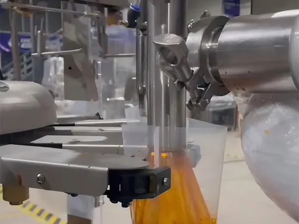 Indonesia: Envasadora de aceite totalmente automática de 1L para la marca Minyakita